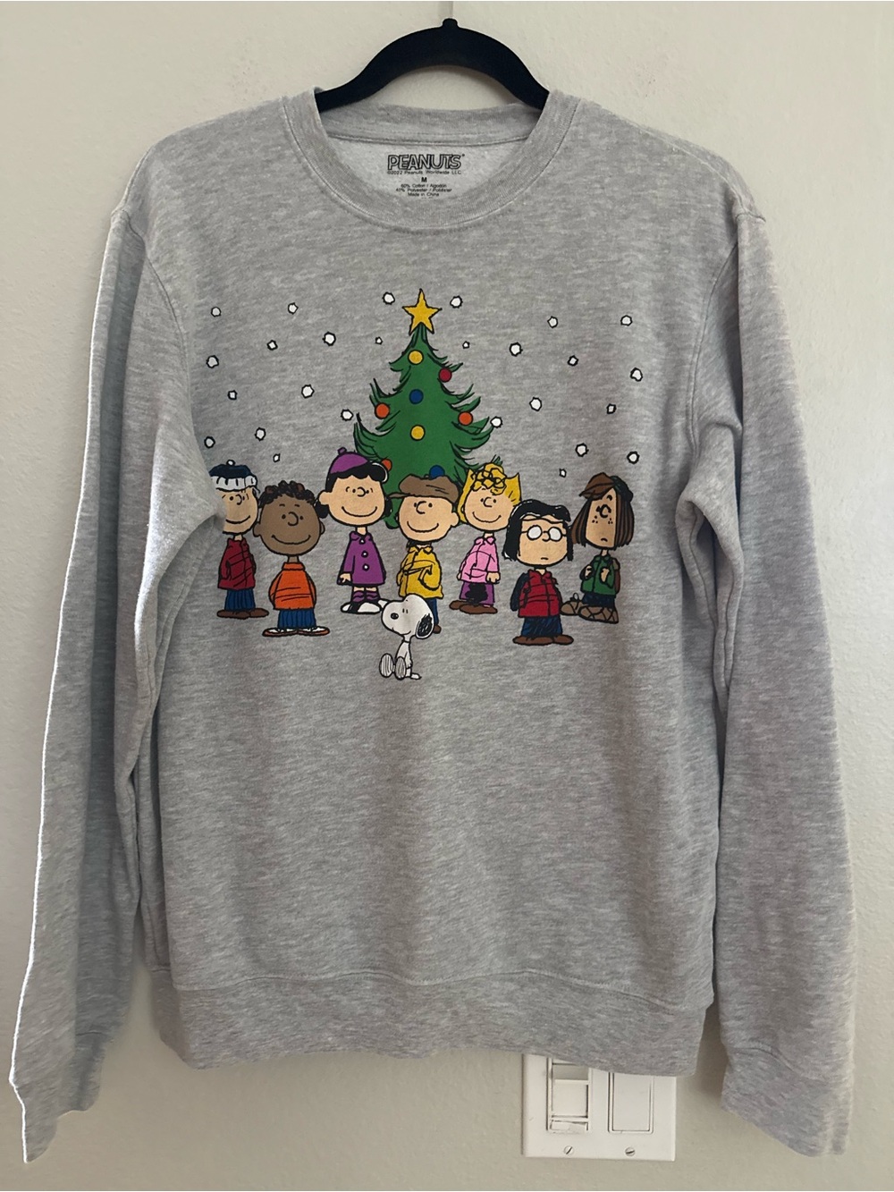 Peanuts Gray Holiday Crew Sweatshirt with Christmas Tree Graphic Size Medium